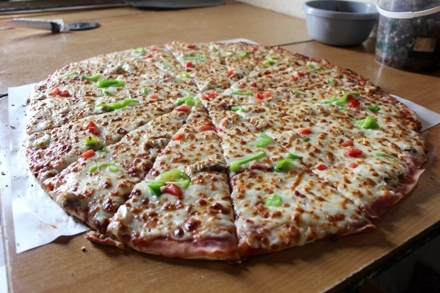 Snack Charbel Giant Pizza in Hasroun
