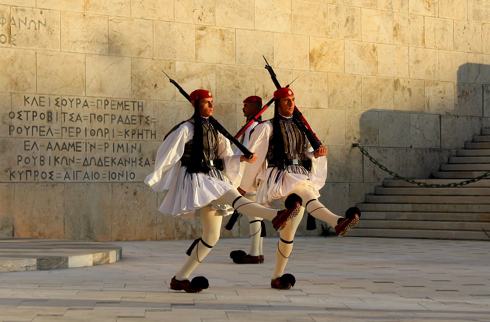 greek soldier athens parliament changing guard