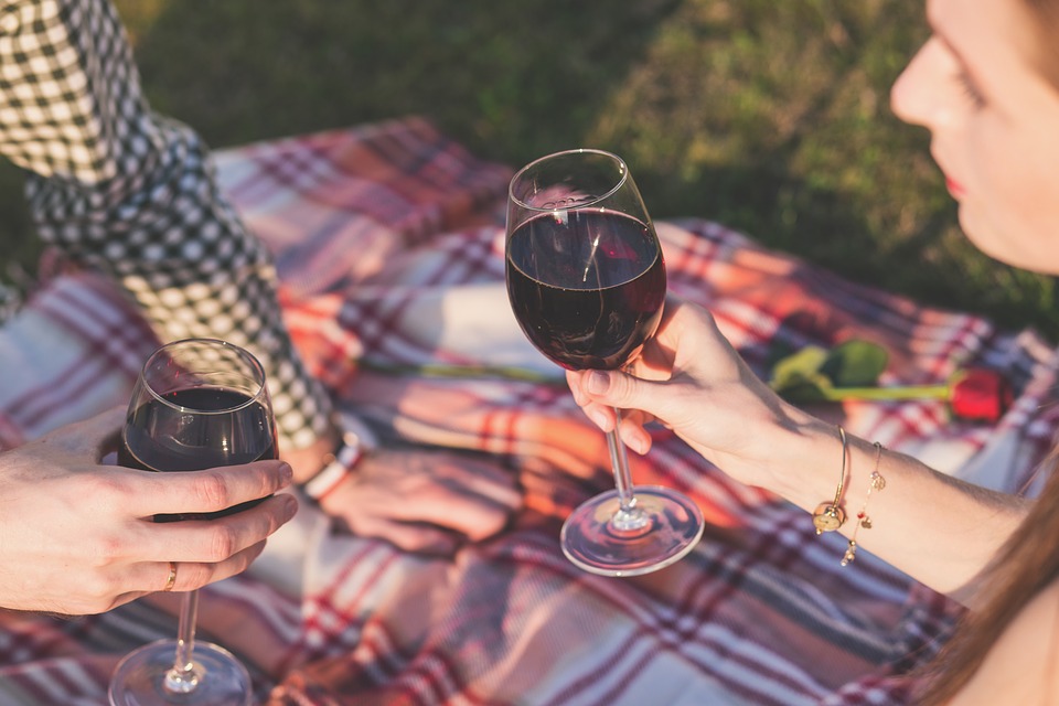 Picnic french wine romantic date paris