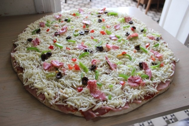 Snack Charbel Giant Pizza Hasroun Bsharre